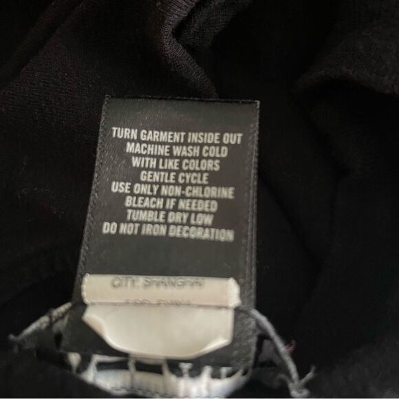 HOT Topic Woodland O-Ring Boxy Crop T-Shirt Black - Picture 5 of 7